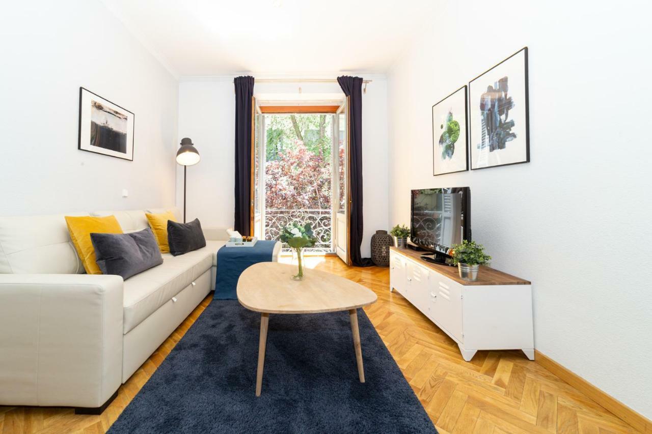 Apartamentos Plaza De Espana Madrid Ngoại thất bức ảnh